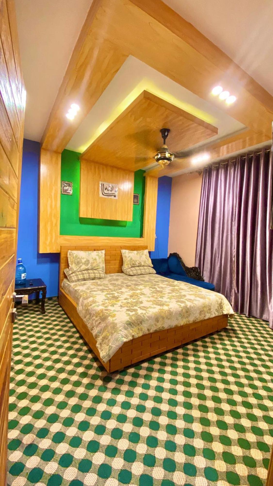 Cloud 9 Guest House Muzaffarabad Exterior foto